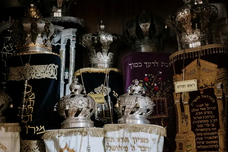 Echoes of Glory: The Historical Pattern of Declining Powers Borrowing Yesterday's Symbols